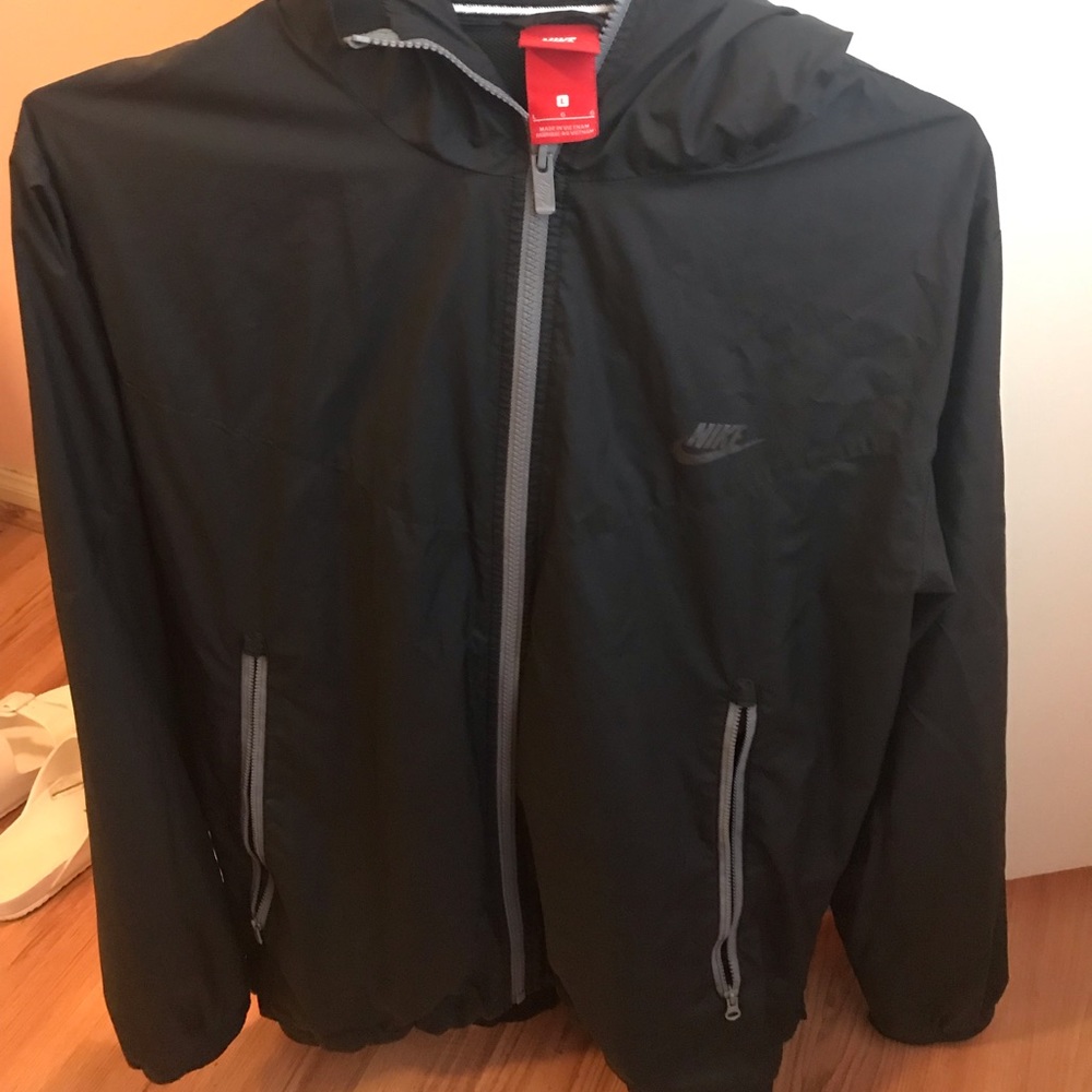 nike windbreaker